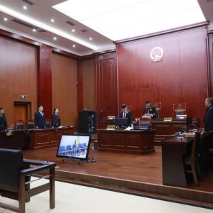 ��������ծ��ܣ����ӽ���������һ�Զ�Ůɱ����վ��ԭ�صȾ��죬����